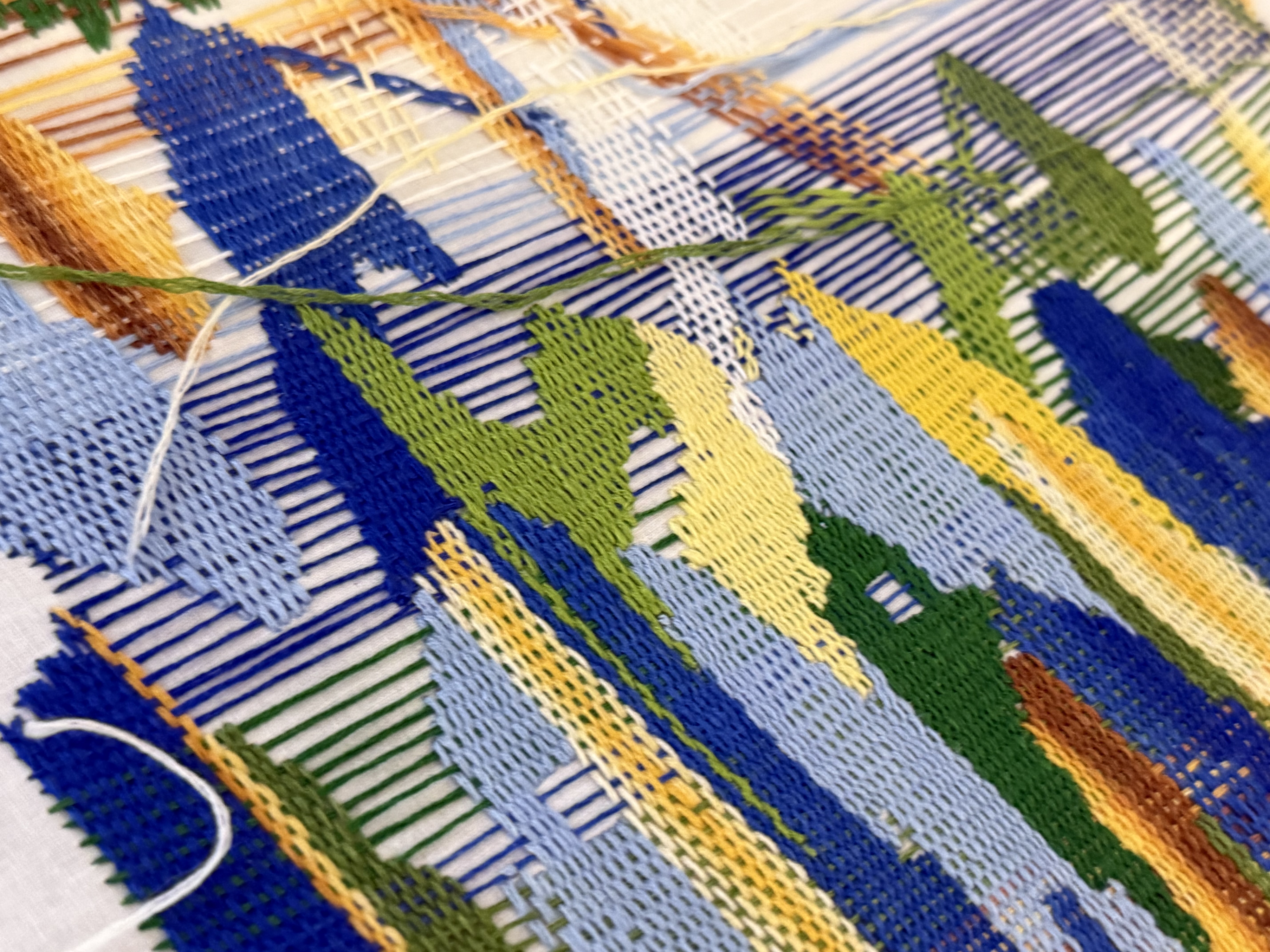 Détail de tissage en relief montrant l'interaction des fils